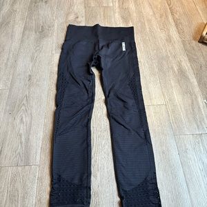 GYMSHARK Black Seamless Perforated Mesh Cropped Athletic Leggings M